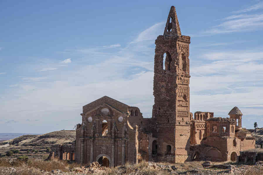 Zaragoza - Belchite 10 - Pueblo Viejo - iglesia de San Martín de Tours.jpg